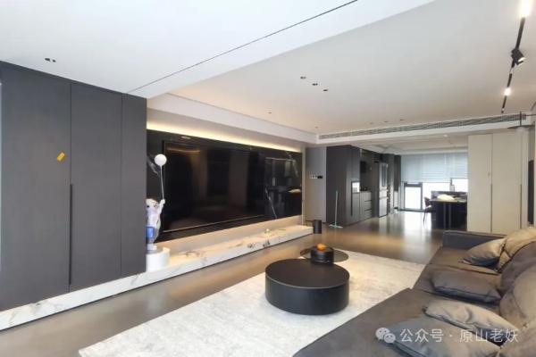 கருப்பு, வெள்ளை மற்றும் சாம்பல்: நித்திய கிளாசிக்